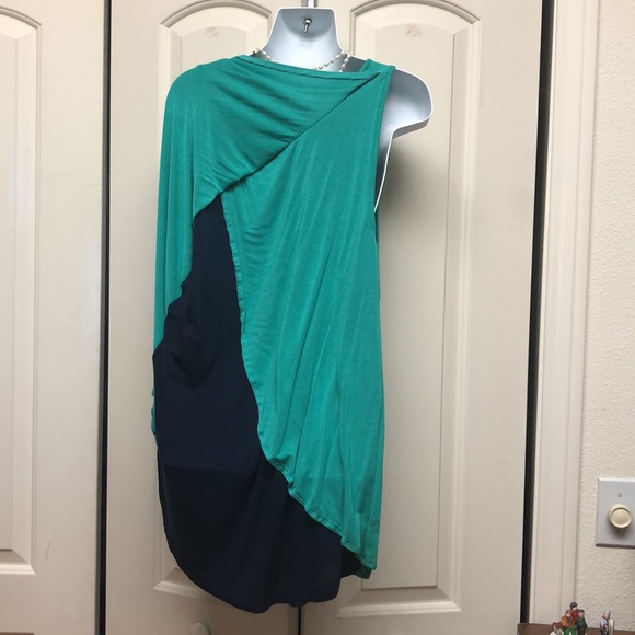 maternity blouse with a cool black lining that hangs in the back.sizeL - Picture 6 of 7